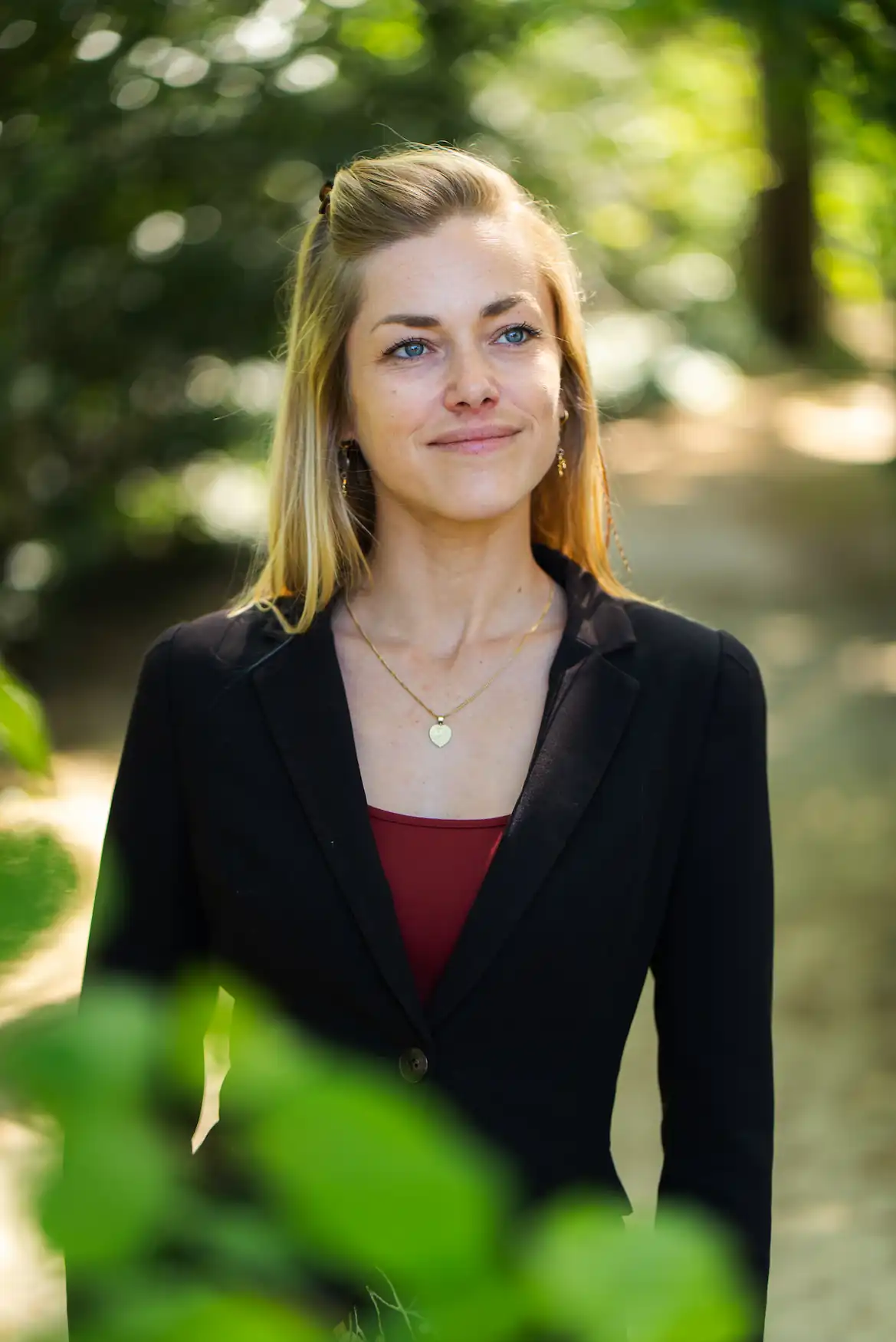 Portret van Eline Brosens in het groen
